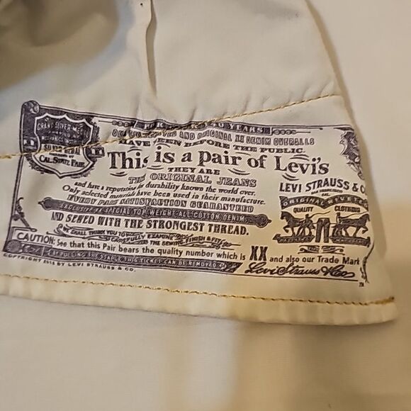 Levis Jean shorts size 26 501s. - Picture 9 of 12